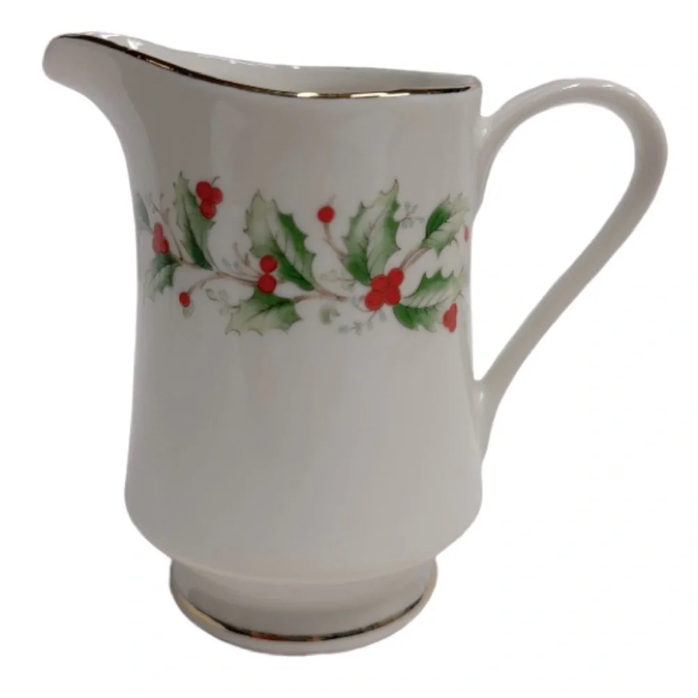 MACY'S All the Trimmings HOLLY‎ 6283 Creamer Made in China